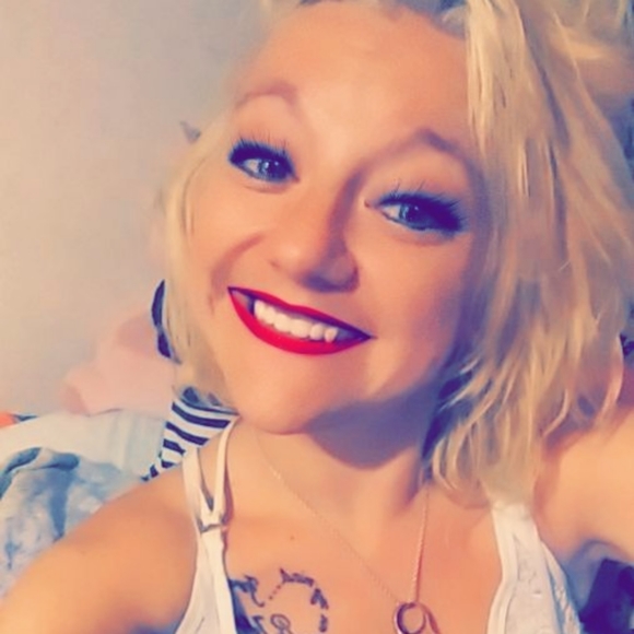 Meet your Posher, Brittany - Picture 3 of 5